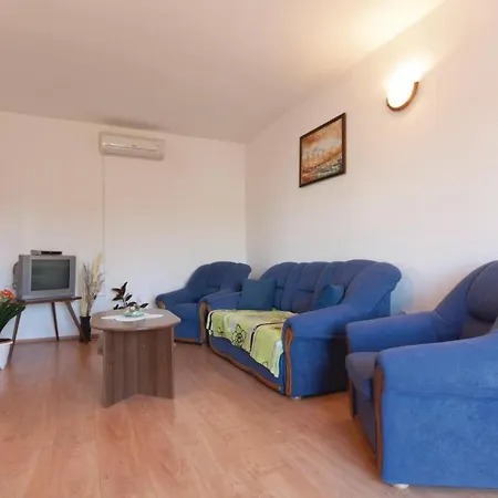 Apartman Gorgeous In With Kitchen Barban